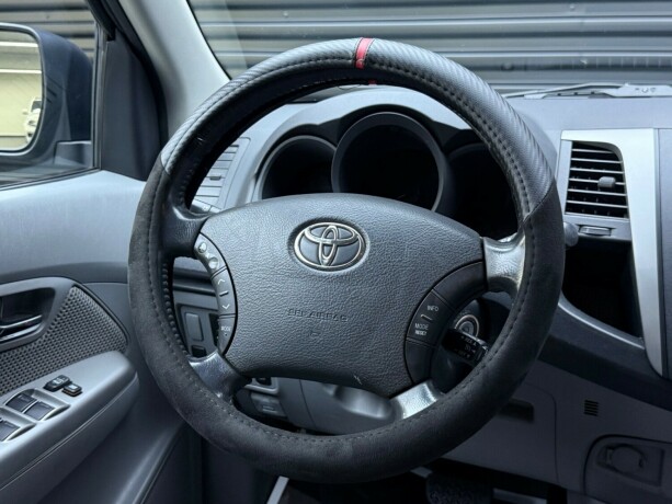 toyota-hilux-diesel-2011-big-15