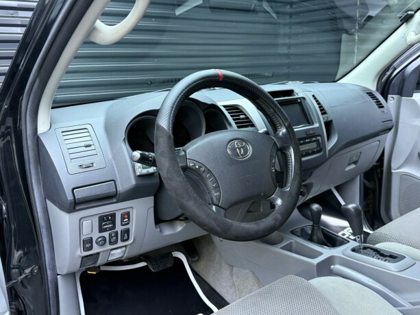 toyota-hilux-diesel-2011-big-13