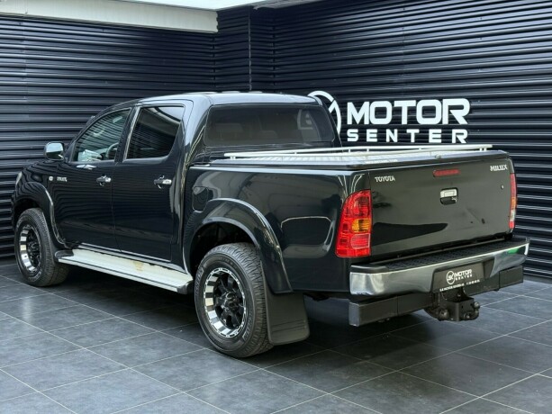 toyota-hilux-diesel-2011-big-1