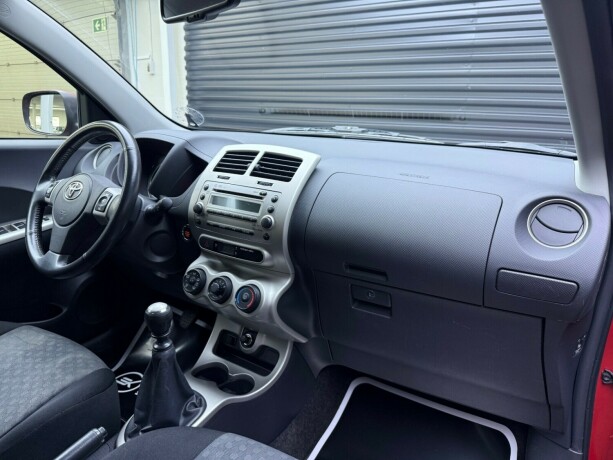toyota-urban-cruiser-diesel-2009-big-12