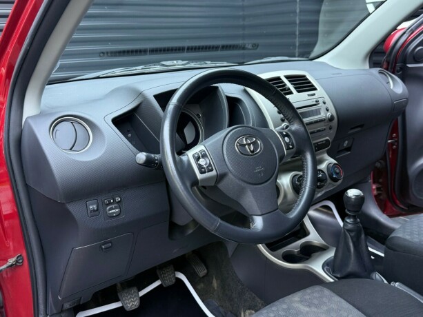 toyota-urban-cruiser-diesel-2009-big-11