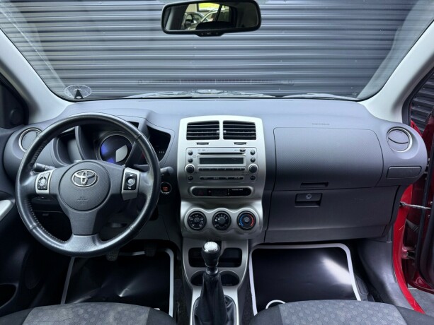toyota-urban-cruiser-diesel-2009-big-10