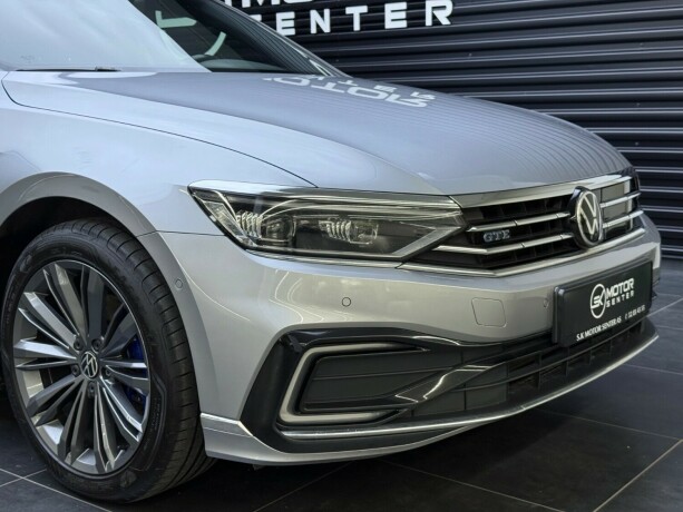 volkswagen-passat-elektrisitetbensin-2021-big-3