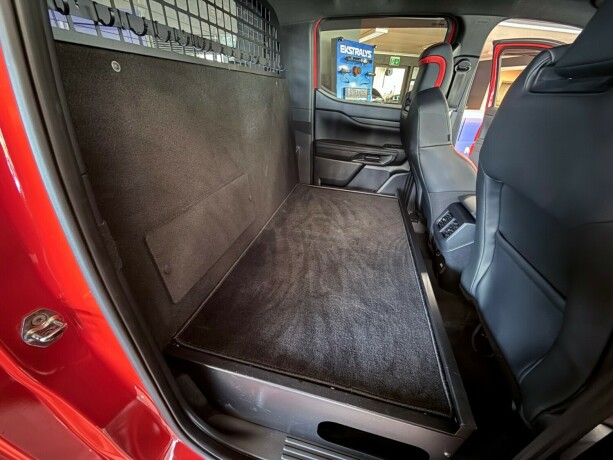 ford-ranger-raptor-bensin-2023-big-47