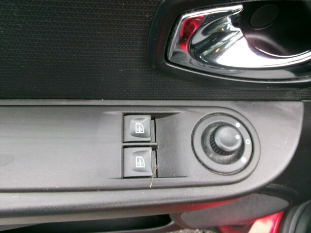 renault-clio-bensin-2015-big-9