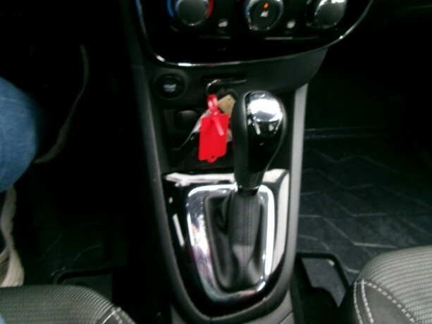 renault-clio-bensin-2015-big-12