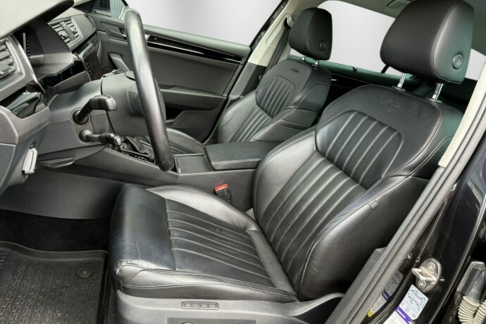 skoda-superb-diesel-2019-big-32