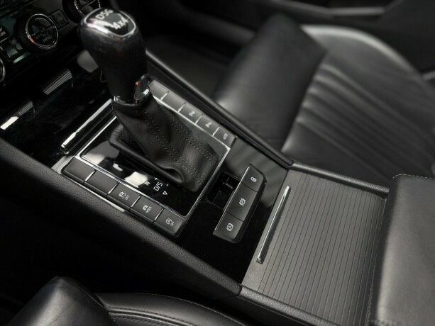 skoda-superb-diesel-2019-big-28