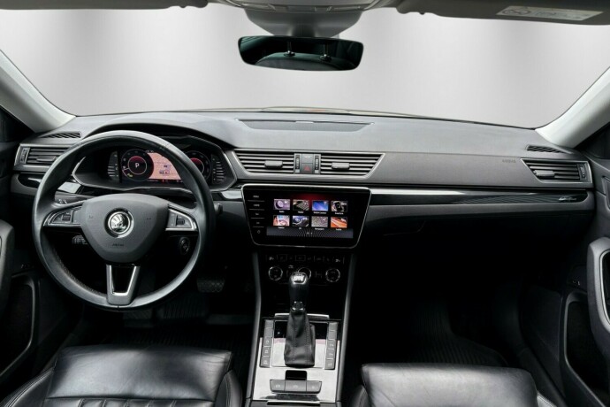 skoda-superb-diesel-2019-big-15