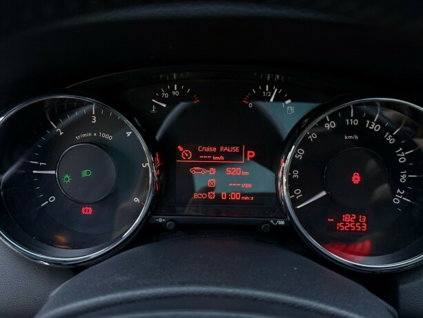 peugeot-5008-diesel-2015-big-15