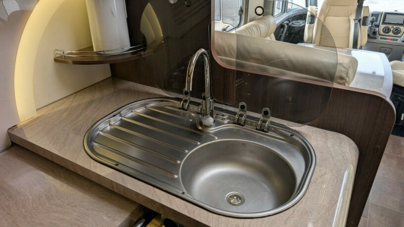burstner-elegance-i810-2-enkle-senger-senkeseng-30-157hk-manuell-gir-alde-2-x-aircondition-topputgave-diesel-2010-big-41