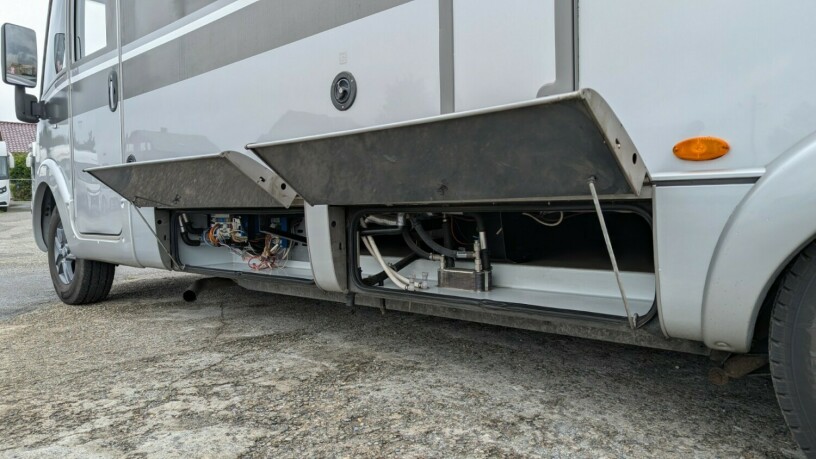 burstner-elegance-i810-2-enkle-senger-senkeseng-30-157hk-manuell-gir-alde-2-x-aircondition-topputgave-diesel-2010-big-16
