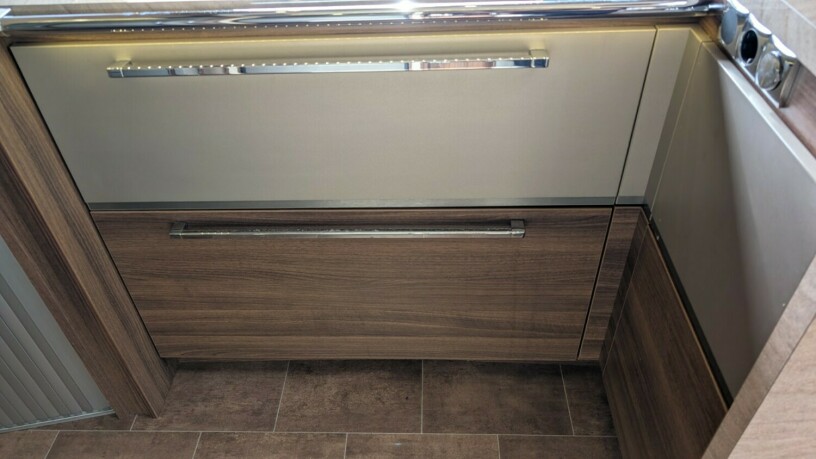burstner-elegance-i810-2-enkle-senger-senkeseng-30-157hk-manuell-gir-alde-2-x-aircondition-topputgave-diesel-2010-big-43