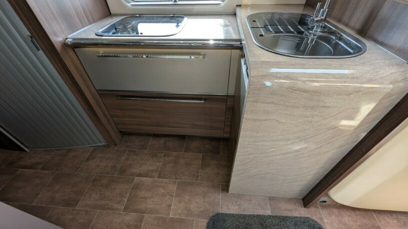 burstner-elegance-i810-2-enkle-senger-senkeseng-30-157hk-manuell-gir-alde-2-x-aircondition-topputgave-diesel-2010-big-37