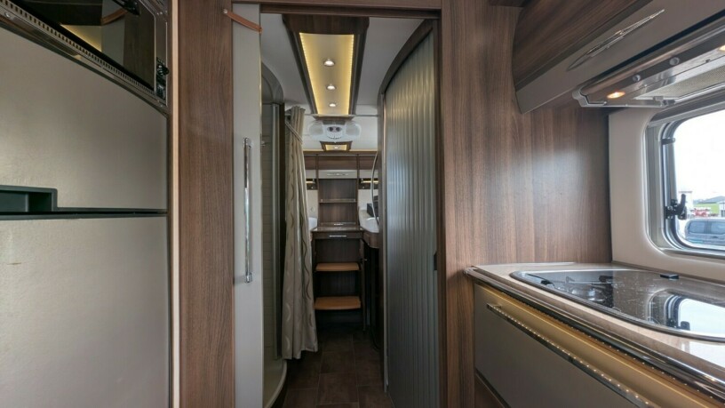 burstner-elegance-i810-2-enkle-senger-senkeseng-30-157hk-manuell-gir-alde-2-x-aircondition-topputgave-diesel-2010-big-59