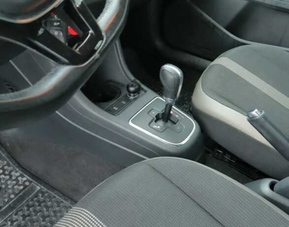 volkswagen-up-bensin-2017-big-8