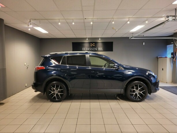 toyota-rav4-elektrisitetbensin-2017-big-2