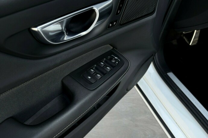 volvo-v60-plug-in-petrol-2022-big-31