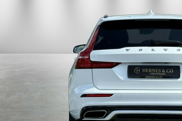 volvo-v60-plug-in-petrol-2022-big-7