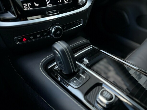 volvo-v60-plug-in-petrol-2022-big-25