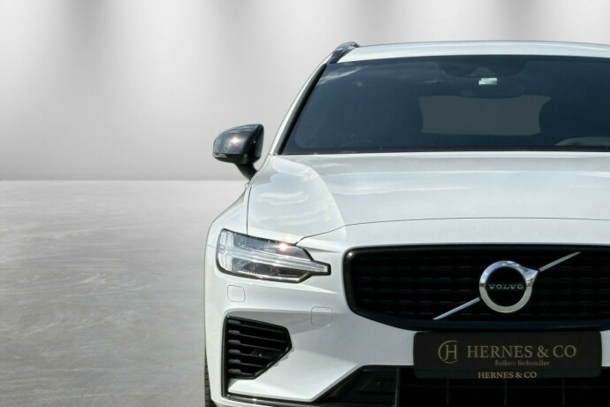 volvo-v60-plug-in-petrol-2022-big-3