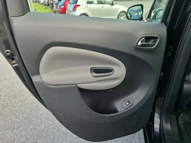 citroen-c3-picasso-diesel-2009-big-10