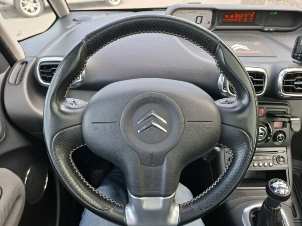 citroen-c3-picasso-diesel-2009-big-16