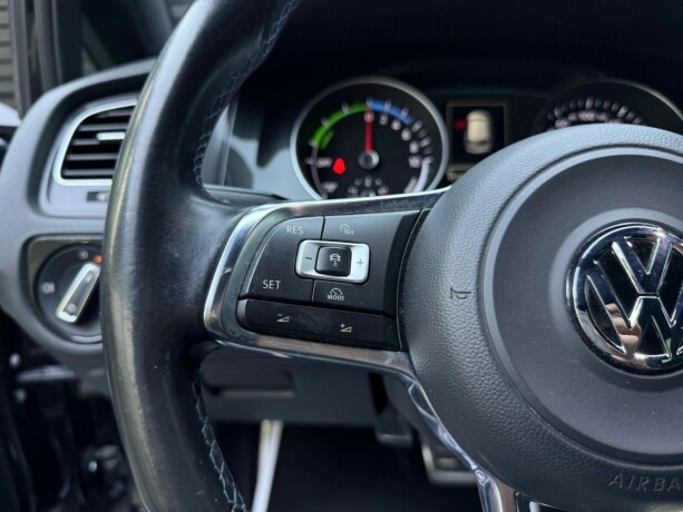 volkswagen-golf-elektrisitetbensin-2017-big-14