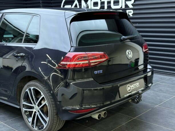 volkswagen-golf-elektrisitetbensin-2017-big-5