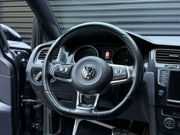 volkswagen-golf-elektrisitetbensin-2017-big-12