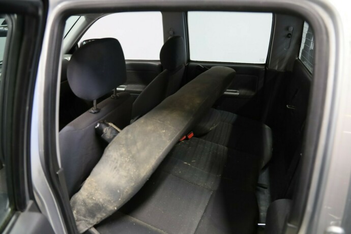 isuzu-d-max-diesel-2010-big-12