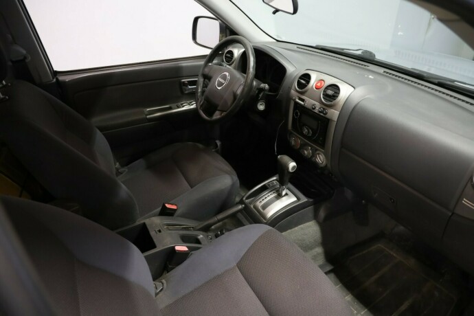 isuzu-d-max-diesel-2010-big-10