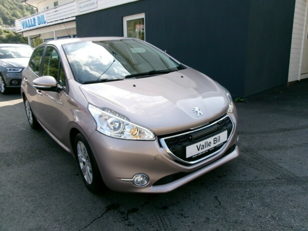 peugeot-208-diesel-2012-big-0