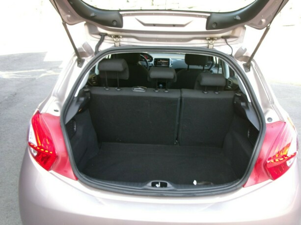 peugeot-208-diesel-2012-big-6