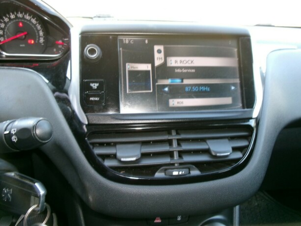peugeot-208-diesel-2012-big-11