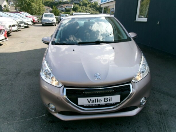 peugeot-208-diesel-2012-big-1