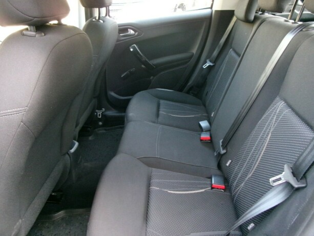 peugeot-208-diesel-2012-big-7