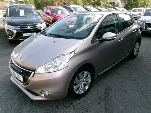 peugeot-208-diesel-2012-big-2