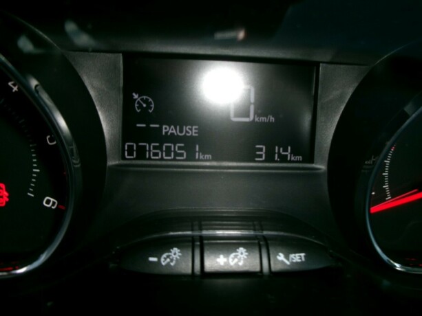 peugeot-208-diesel-2012-big-10