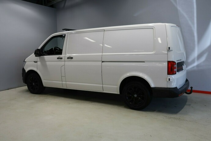 volkswagen-transporter-diesel-2017-big-3