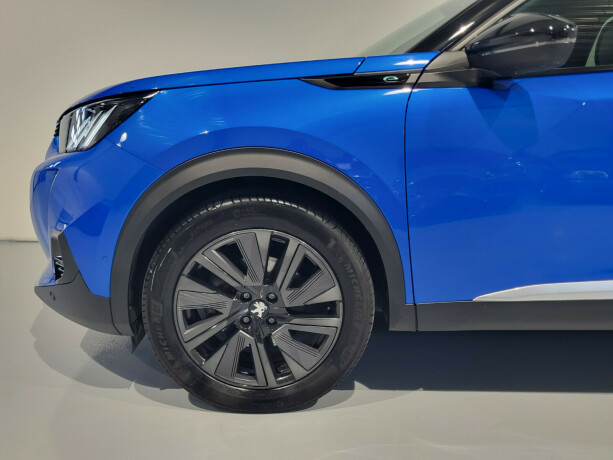 peugeot-e-2008-elektrisitet-2020-big-6