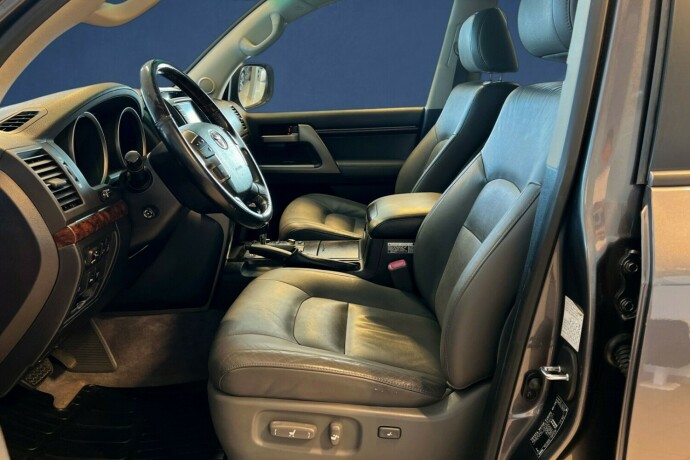 toyota-land-cruiser-diesel-2010-big-9