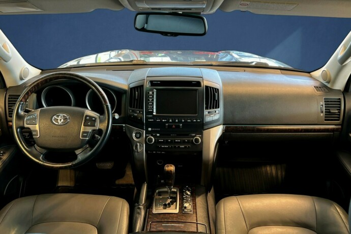 toyota-land-cruiser-diesel-2010-big-13