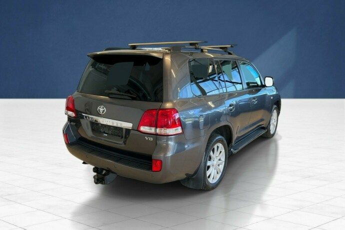 toyota-land-cruiser-diesel-2010-big-6