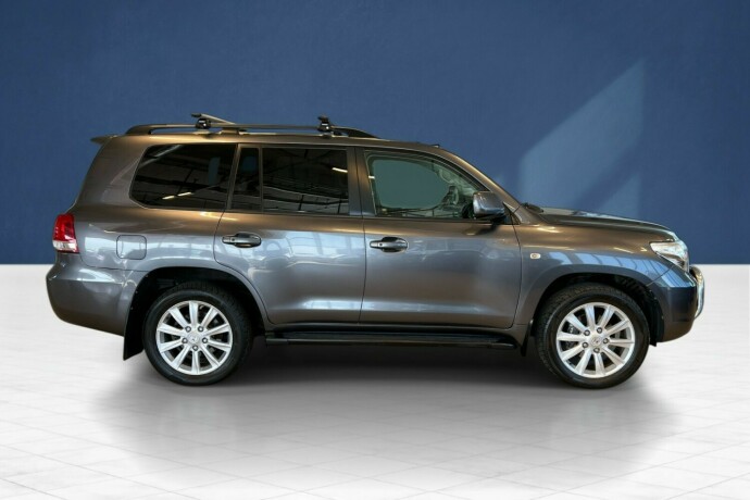 toyota-land-cruiser-diesel-2010-big-5