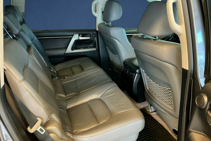 toyota-land-cruiser-diesel-2010-big-12