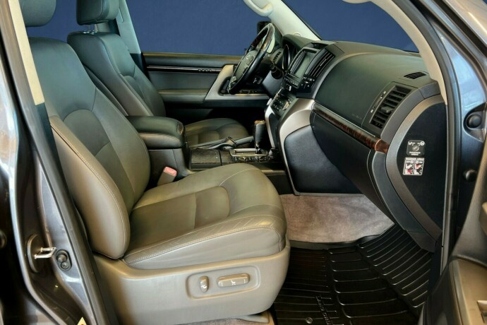 toyota-land-cruiser-diesel-2010-big-11