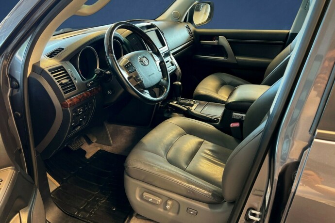 toyota-land-cruiser-diesel-2010-big-8