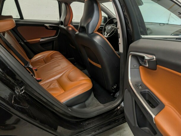 volvo-v60-diesel-2011-big-11