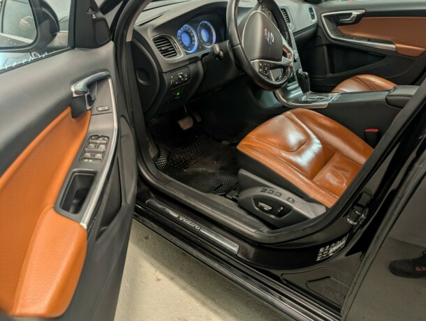 volvo-v60-diesel-2011-big-2
